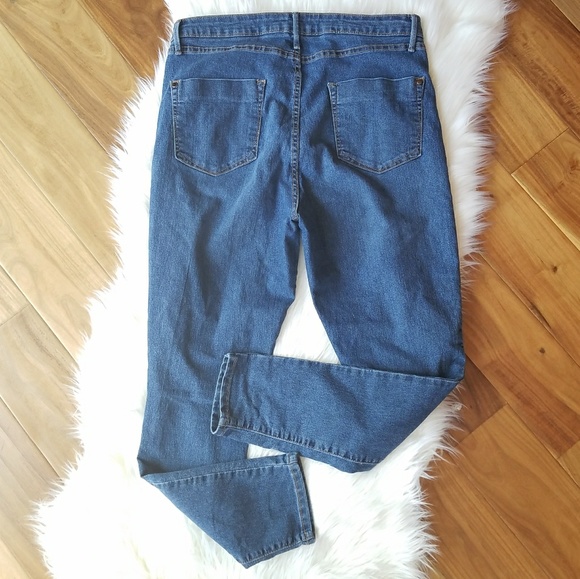 ☘️Plus Size Skinny Jean - Picture 2 of 5